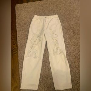 Women’s SHEIN white distressed jeans